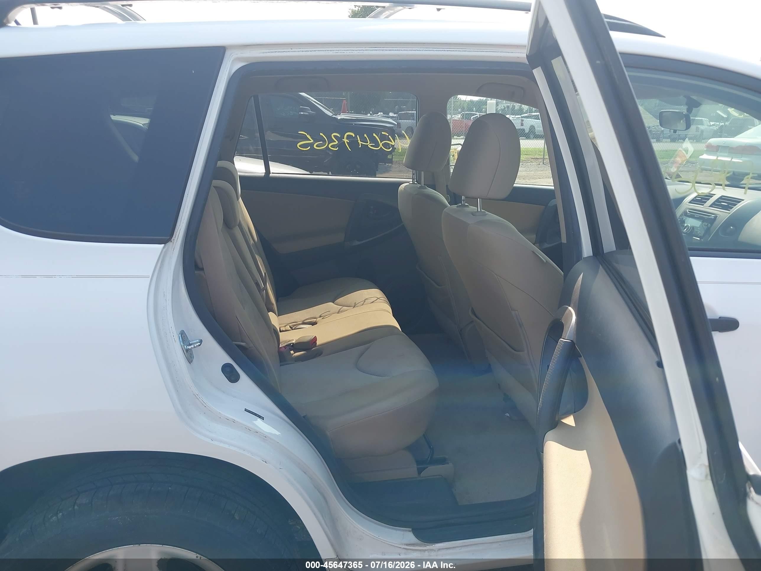 2009 Toyota Rav4   White vin: JTMBF33VX9D010007