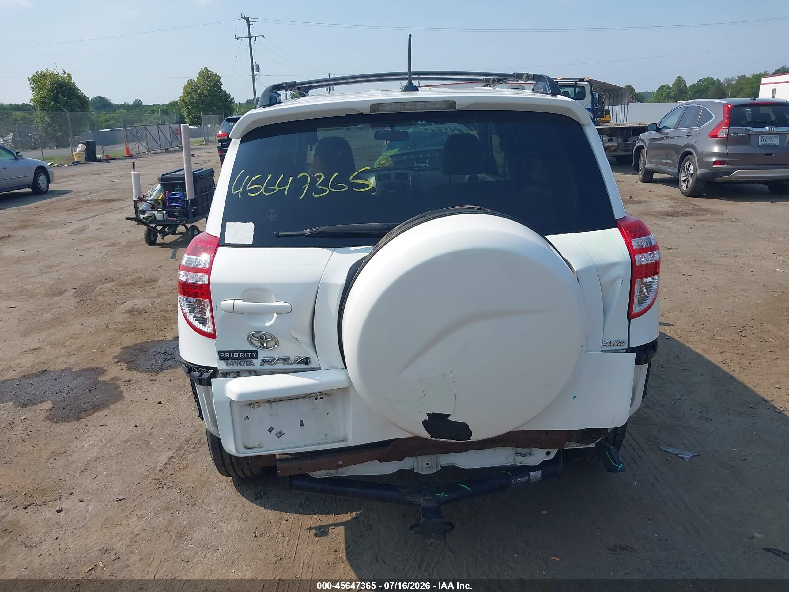 2009 Toyota Rav4   White vin: JTMBF33VX9D010007