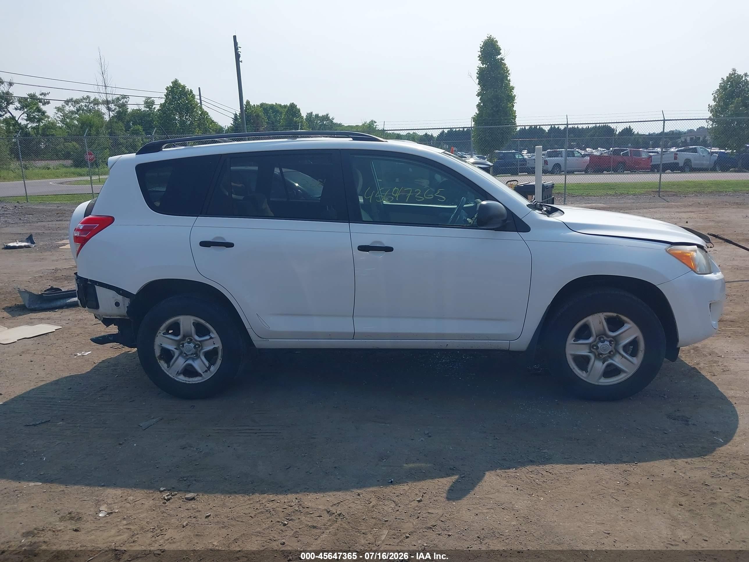 2009 Toyota Rav4   White vin: JTMBF33VX9D010007