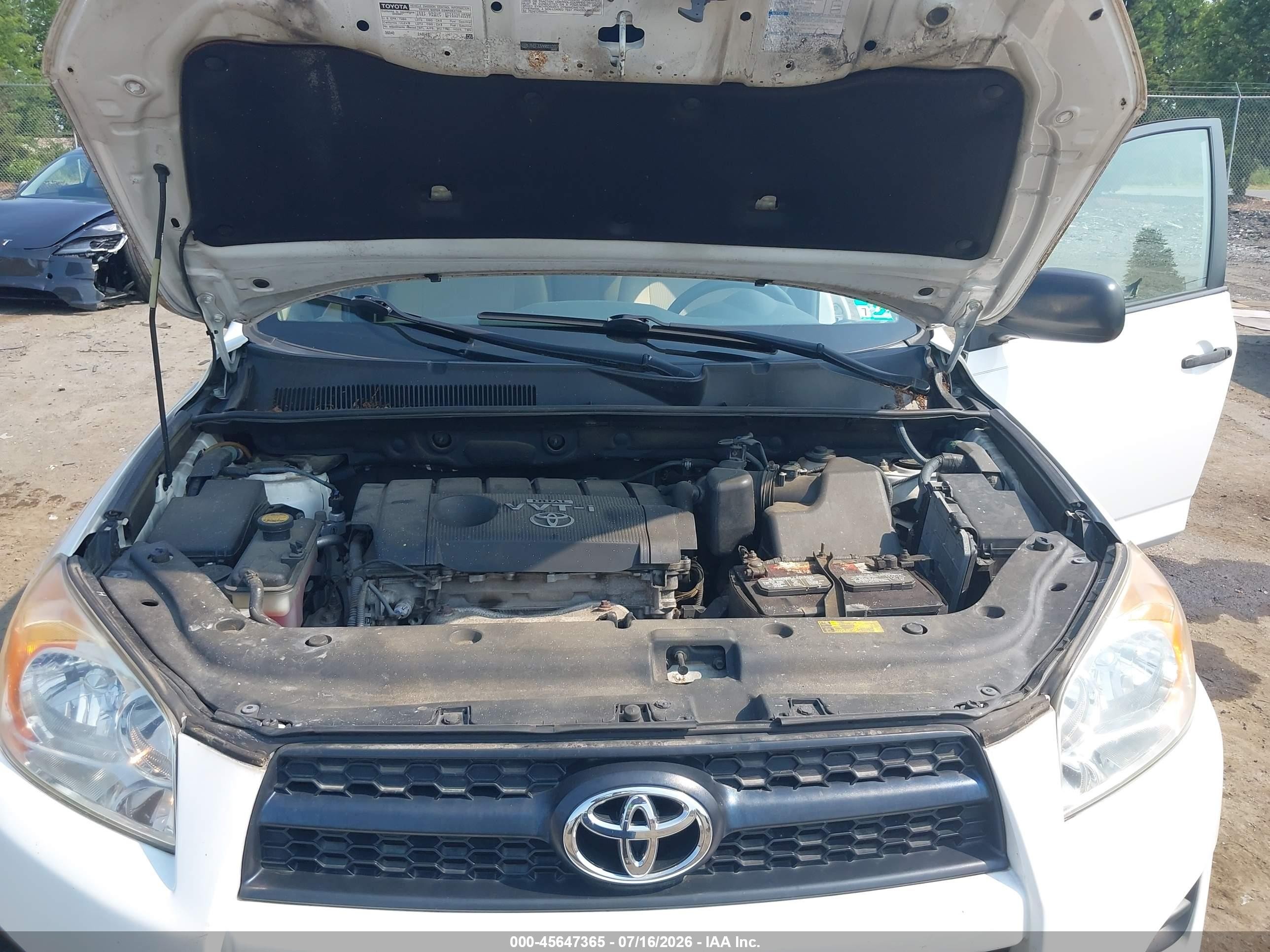 2009 Toyota Rav4   White vin: JTMBF33VX9D010007