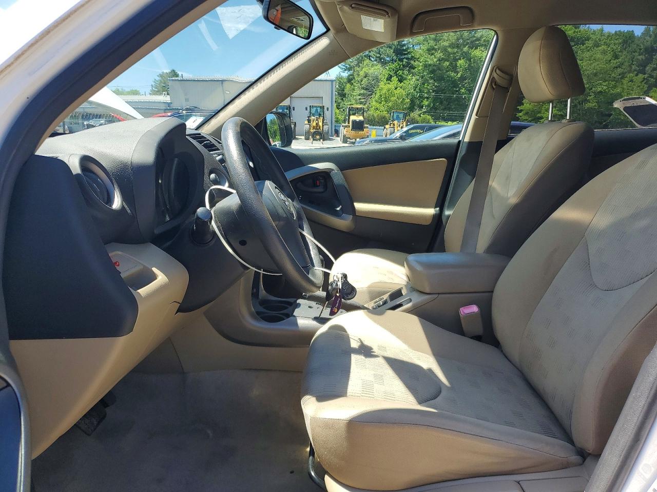 2009 Toyota Rav4 Base Белый vin: JTMBF33VX9D021122