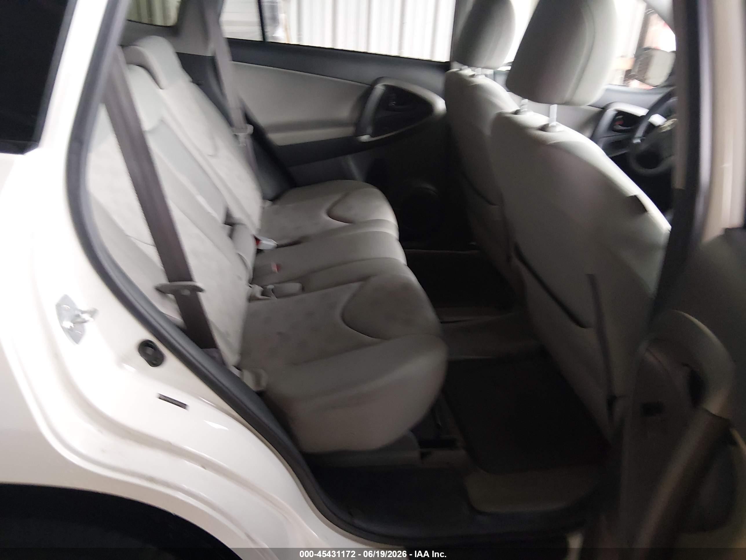 2010 Toyota Rav4   White vin: JTMBF4DV0A5018166