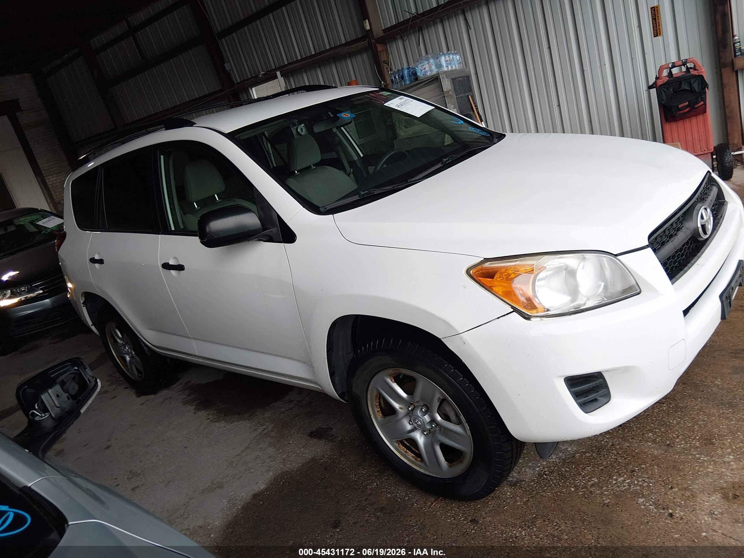 2010 Toyota Rav4   White vin: JTMBF4DV0A5018166