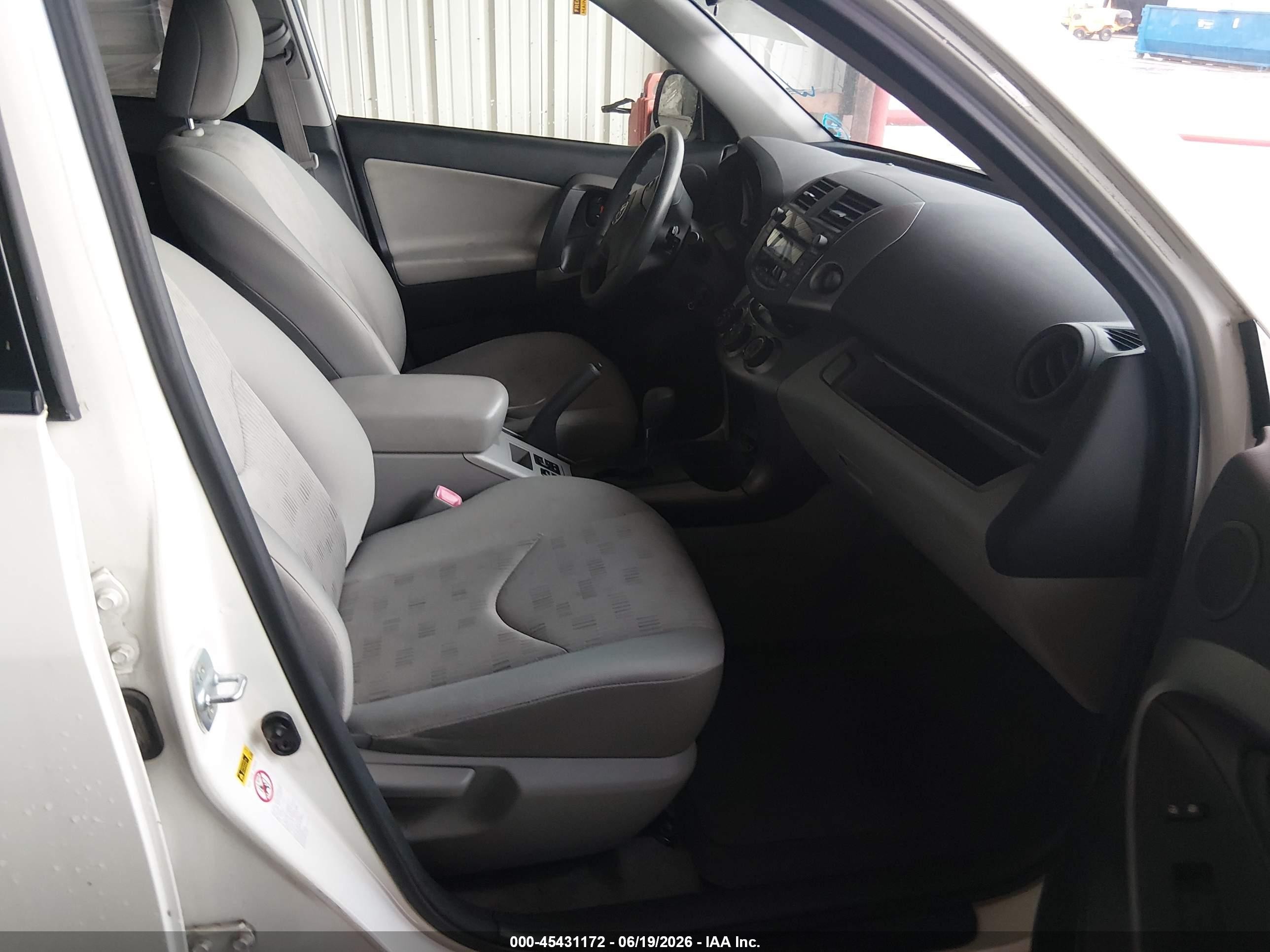2010 Toyota Rav4   White vin: JTMBF4DV0A5018166