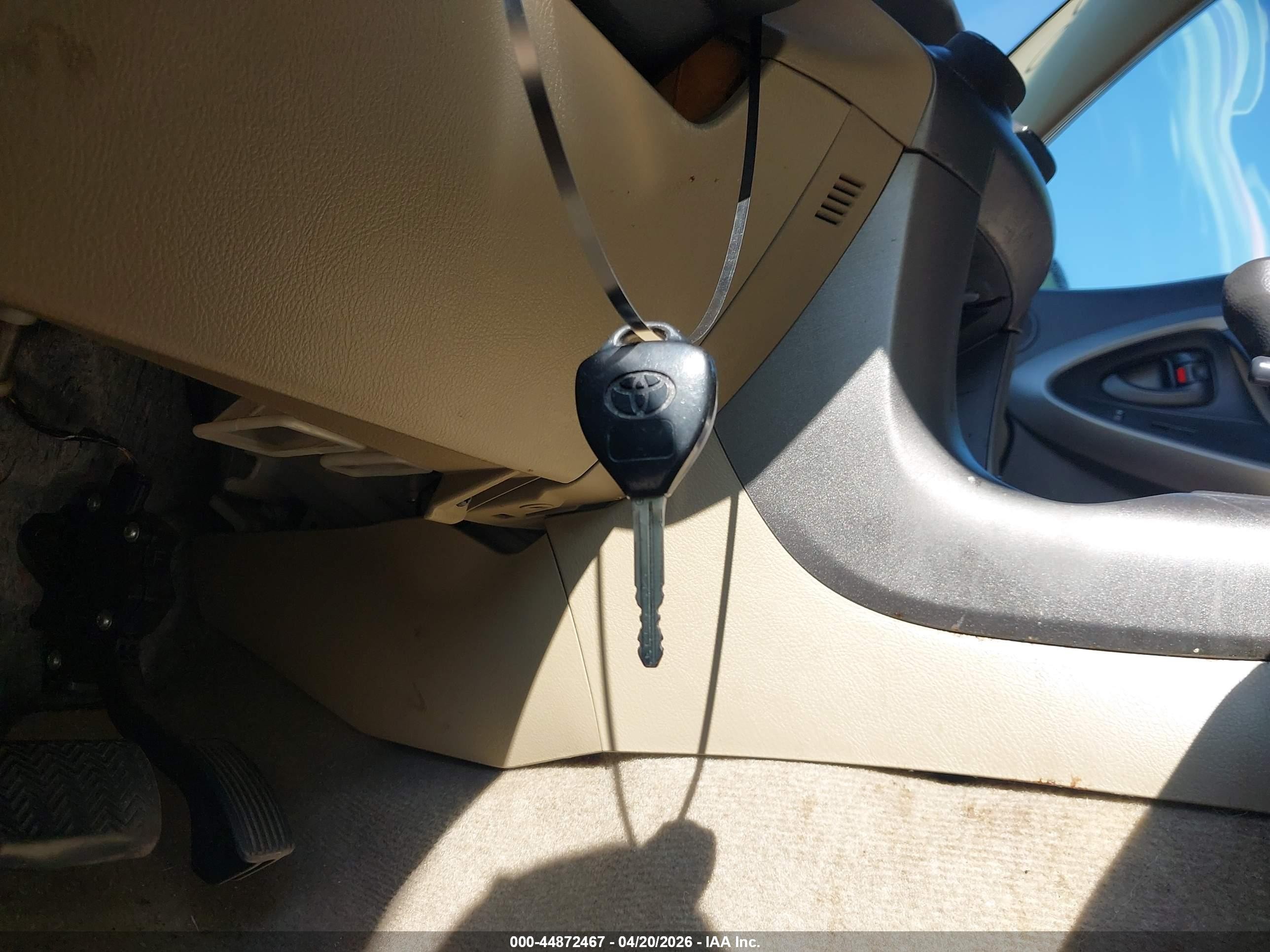 2010 Toyota Rav4 Золотой vin: JTMBF4DV0A5033251