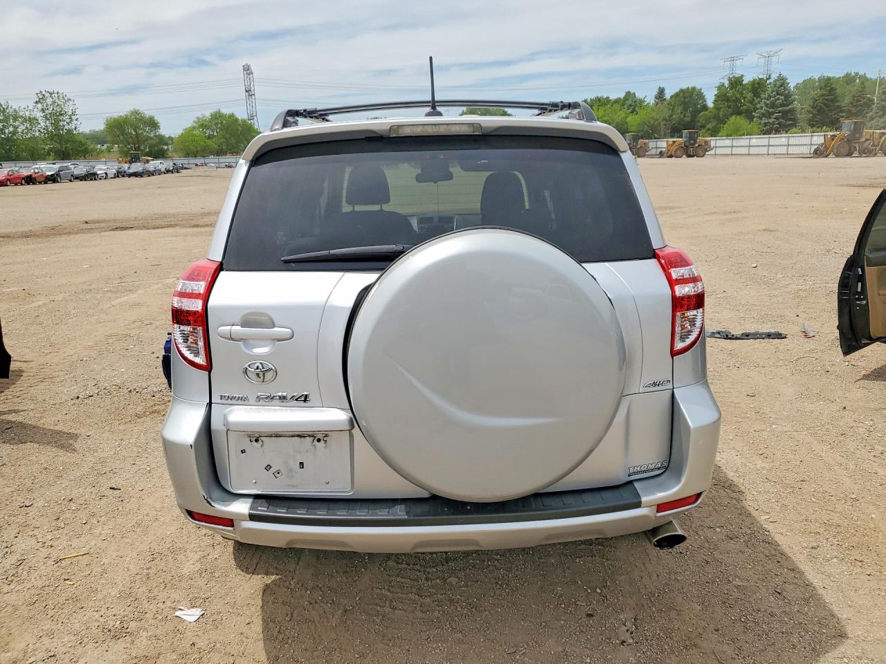 2010 Toyota Rav4 Base Серебряный vin: JTMBF4DV0AD038407