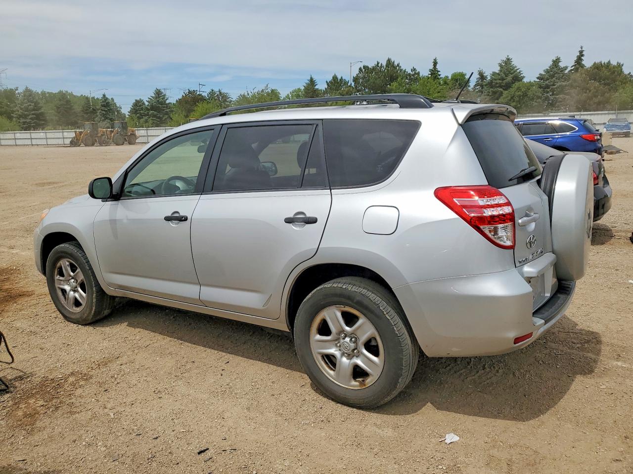 2010 Toyota Rav4 Base Серебряный vin: JTMBF4DV0AD038407