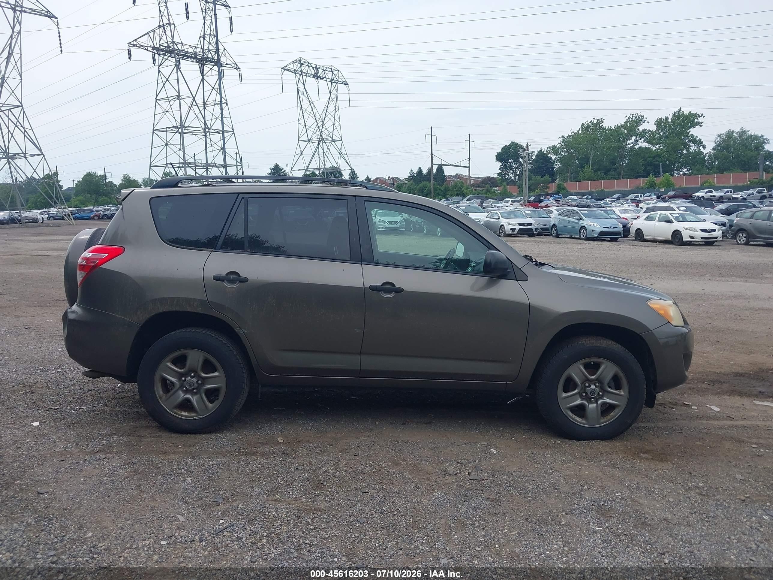 2010 Toyota Rav4   Коричневый vin: JTMBF4DV0AD039640