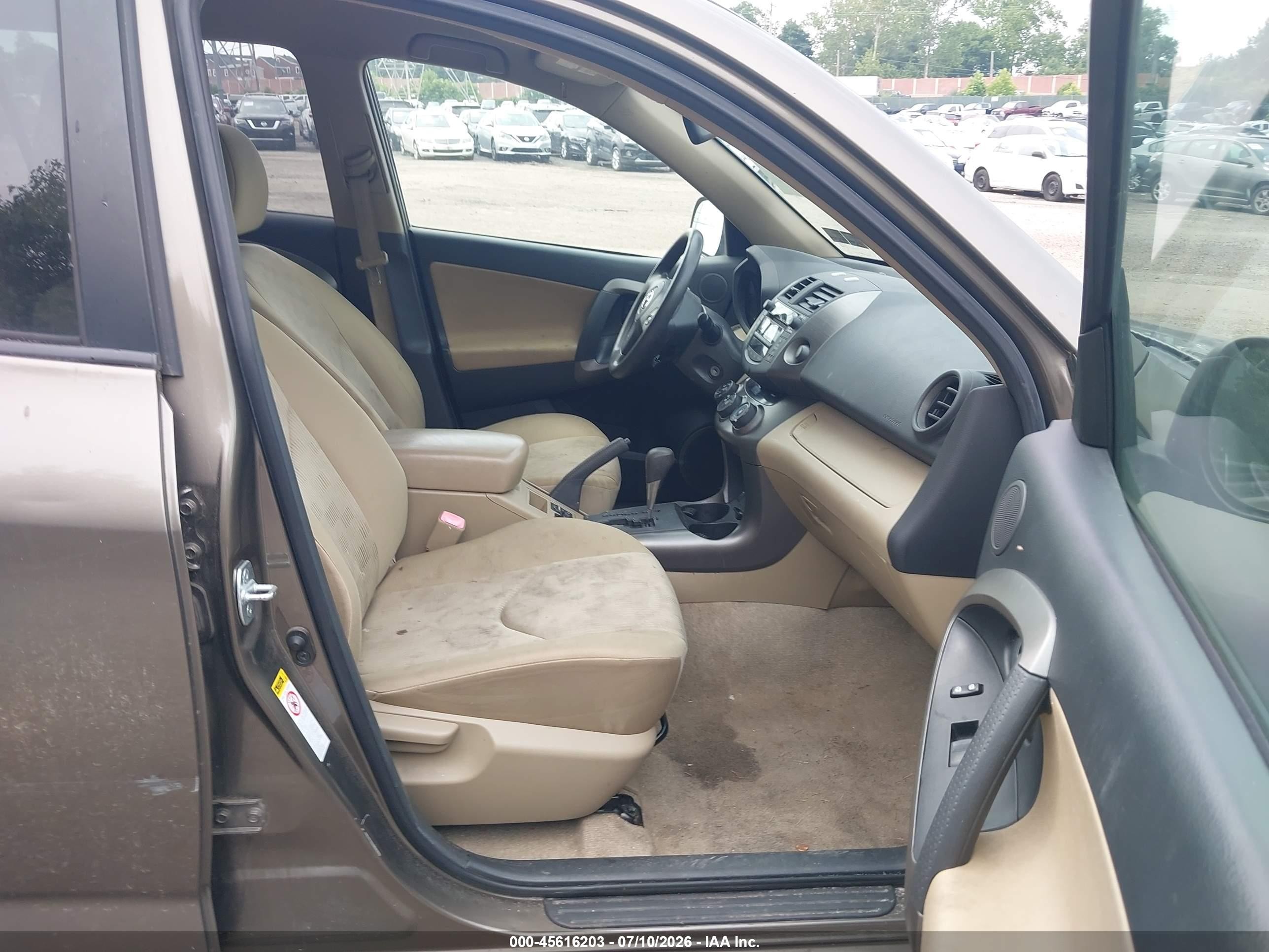 2010 Toyota Rav4   Коричневый vin: JTMBF4DV0AD039640