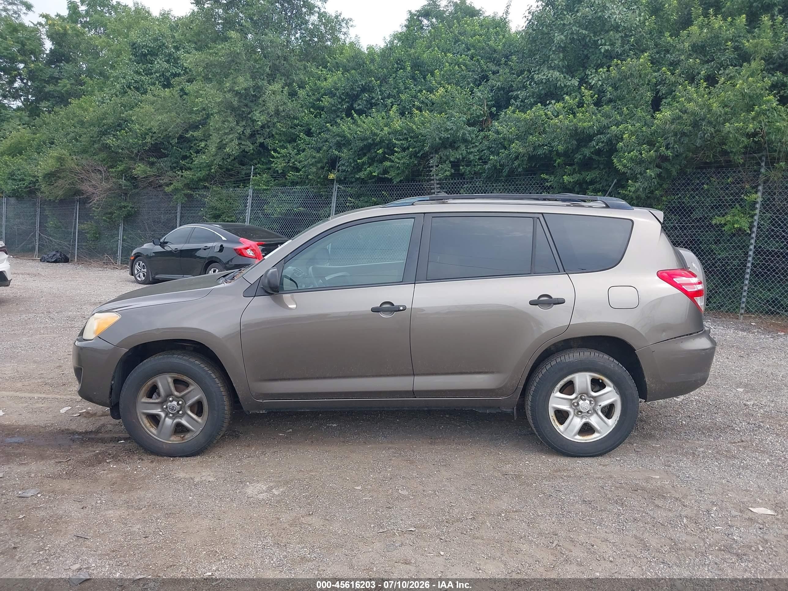 2010 Toyota Rav4   Коричневый vin: JTMBF4DV0AD039640