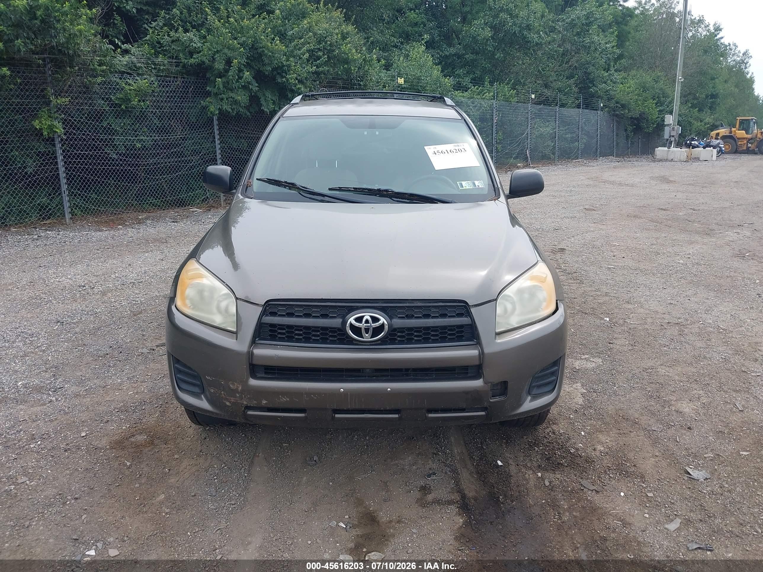 2010 Toyota Rav4   Коричневый vin: JTMBF4DV0AD039640