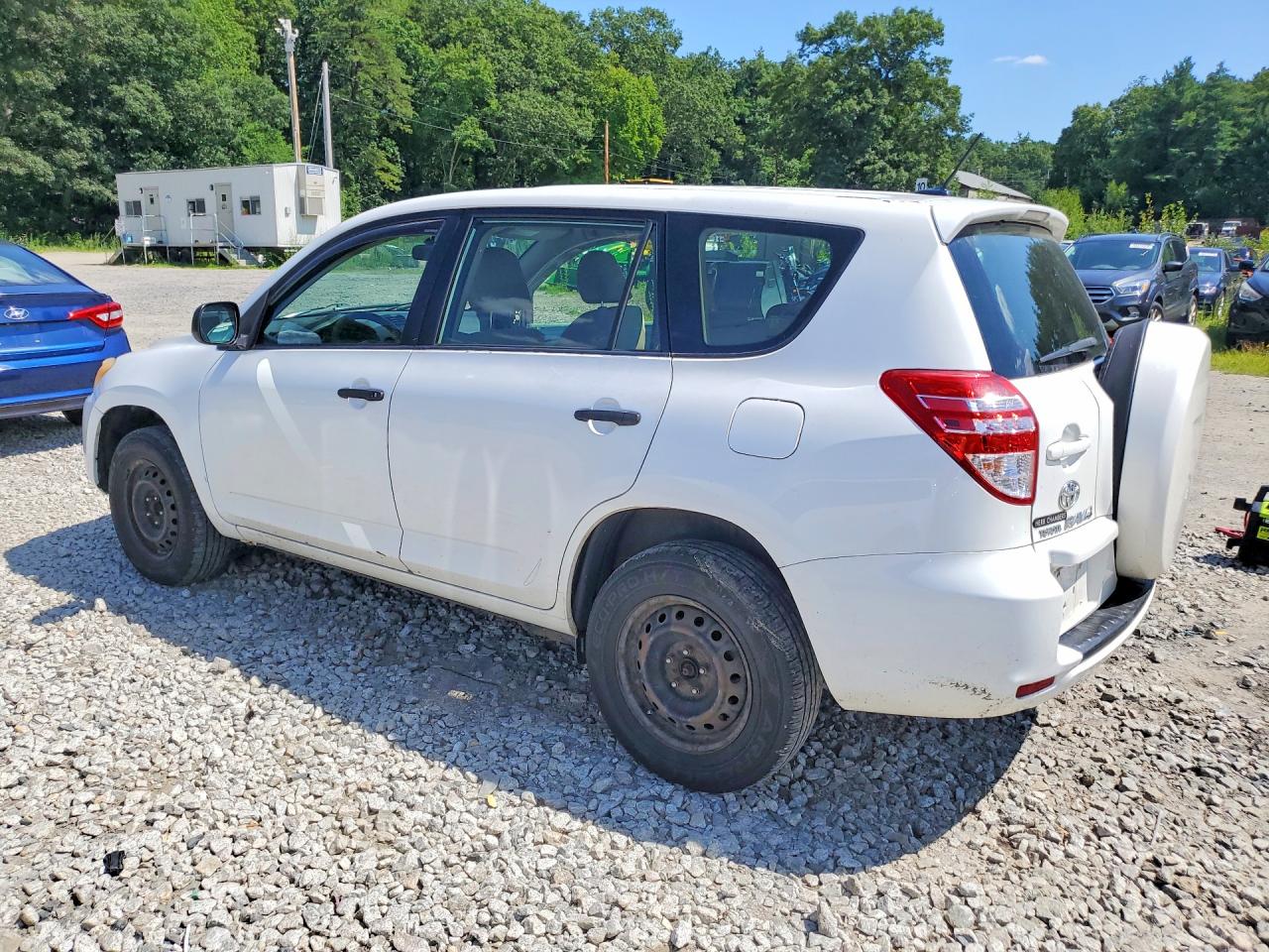 2010 Toyota Rav4 Base White vin: JTMBF4DV1A5020041