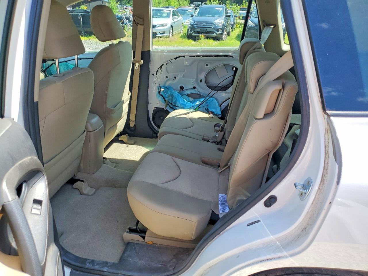2010 Toyota Rav4 Base White vin: JTMBF4DV1A5020041