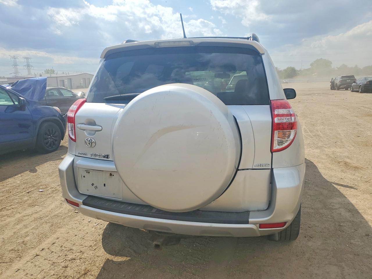 2010 Toyota Rav4 Base Silver vin: JTMBF4DV1AD037539