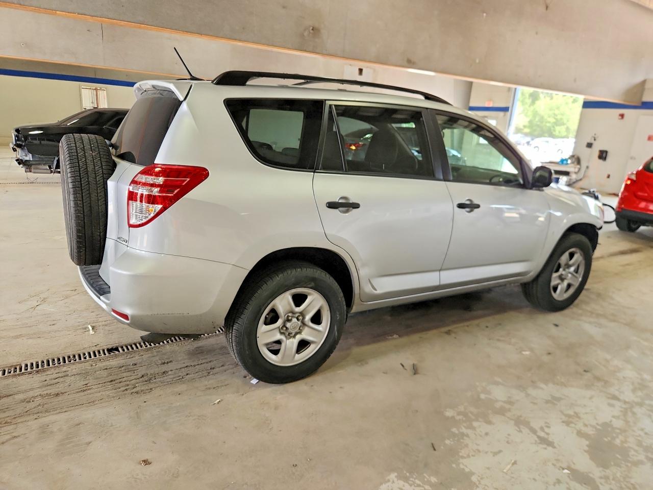 2011 Toyota Rav4 Base Silver vin: JTMBF4DV1B5046947