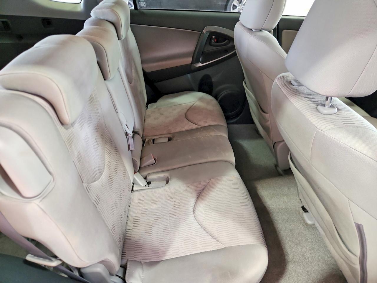 2011 Toyota Rav4 Base Silver vin: JTMBF4DV1B5046947