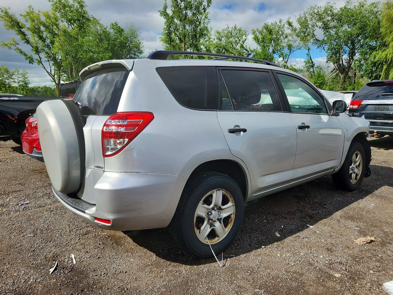 2011 Toyota Rav4 Base Silver vin: JTMBF4DV1BD041785
