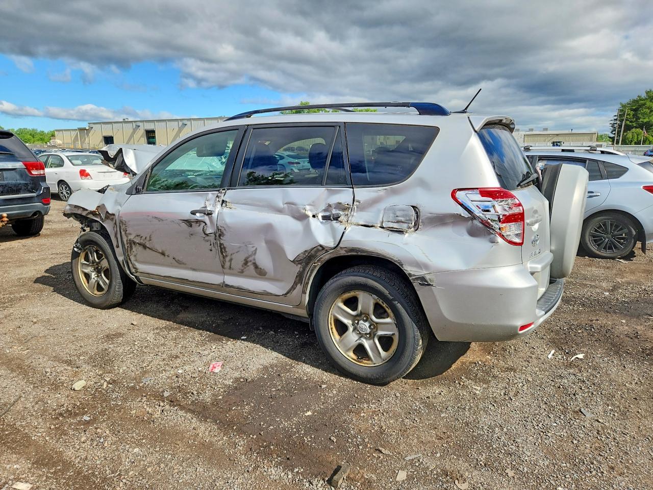 2011 Toyota Rav4 Base Silver vin: JTMBF4DV1BD041785