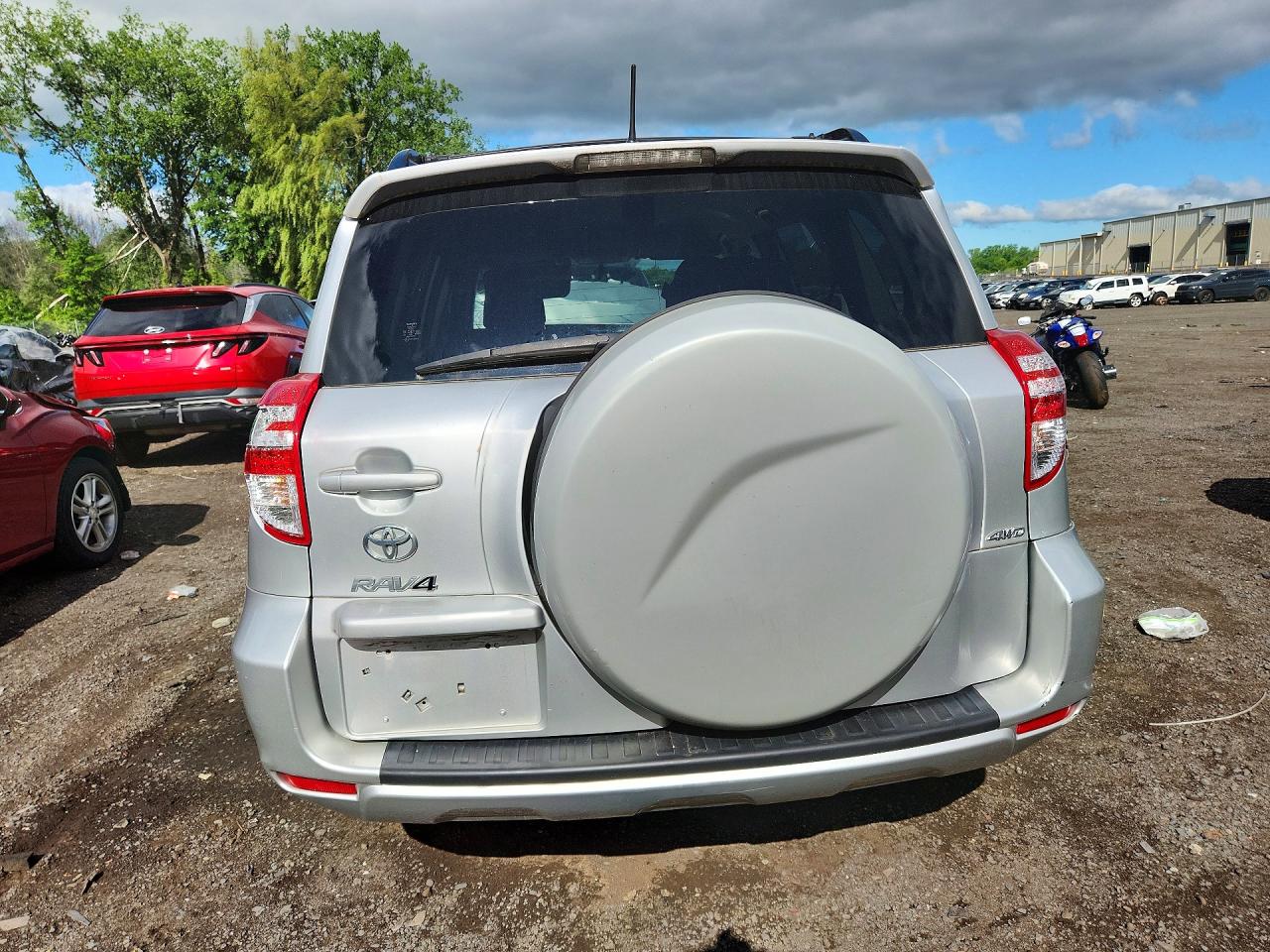 2011 Toyota Rav4 Base Silver vin: JTMBF4DV1BD041785