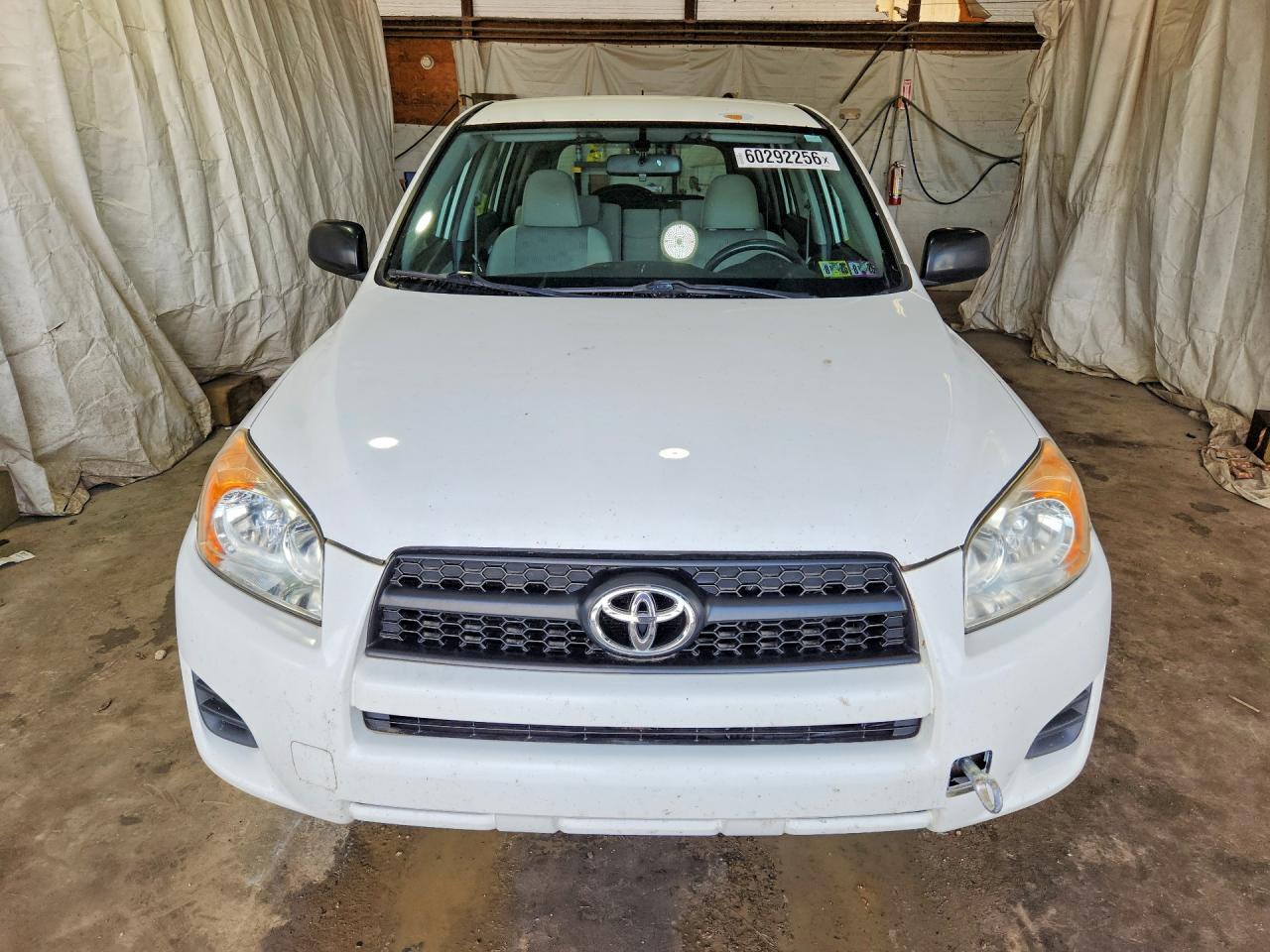 2010 Toyota Rav4 Base White vin: JTMBF4DV2A5018122