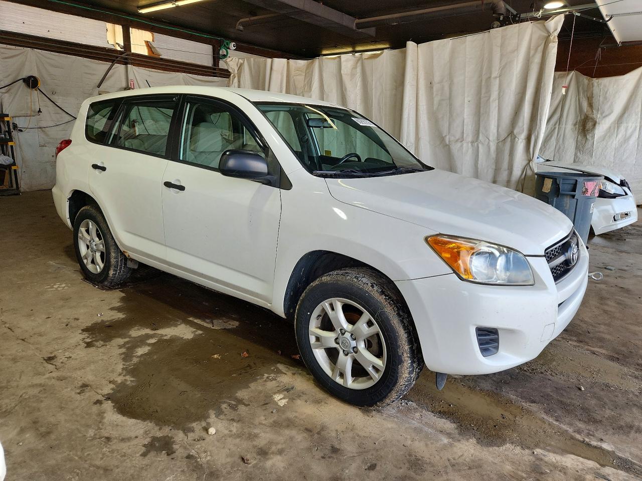 2010 Toyota Rav4 Base White vin: JTMBF4DV2A5018122