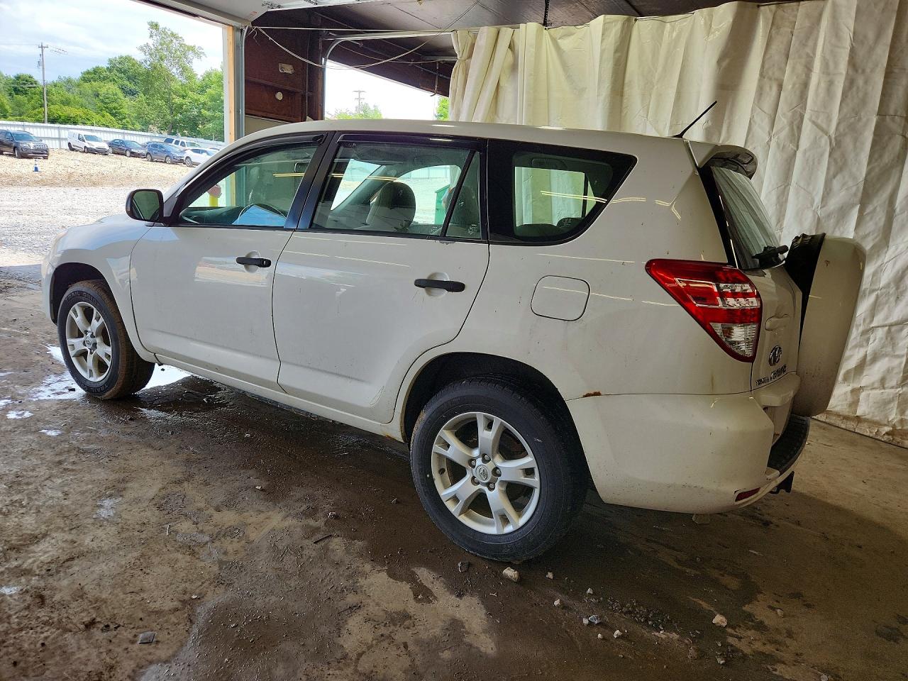 2010 Toyota Rav4 Base White vin: JTMBF4DV2A5018122