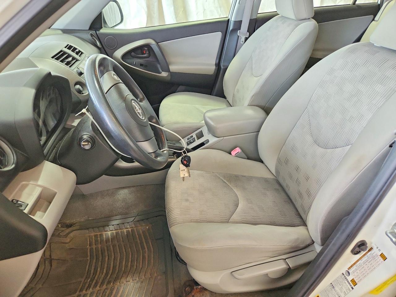 2010 Toyota Rav4 Base White vin: JTMBF4DV2A5018122