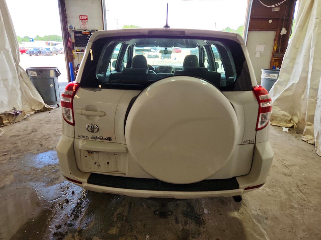 2010 Toyota Rav4 Base White vin: JTMBF4DV2A5018122