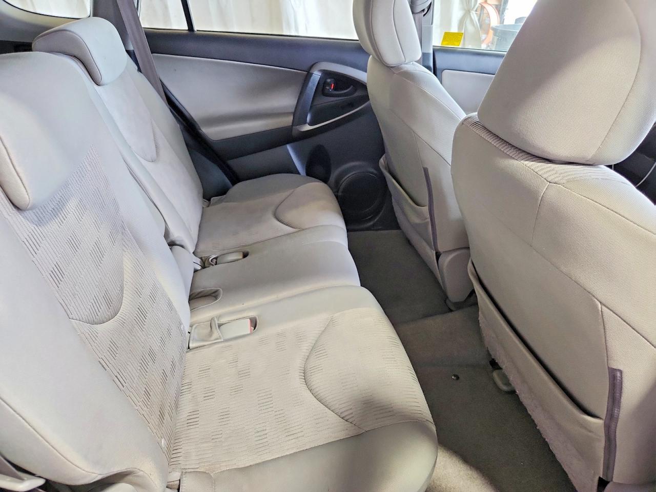 2010 Toyota Rav4 Base White vin: JTMBF4DV2A5018122