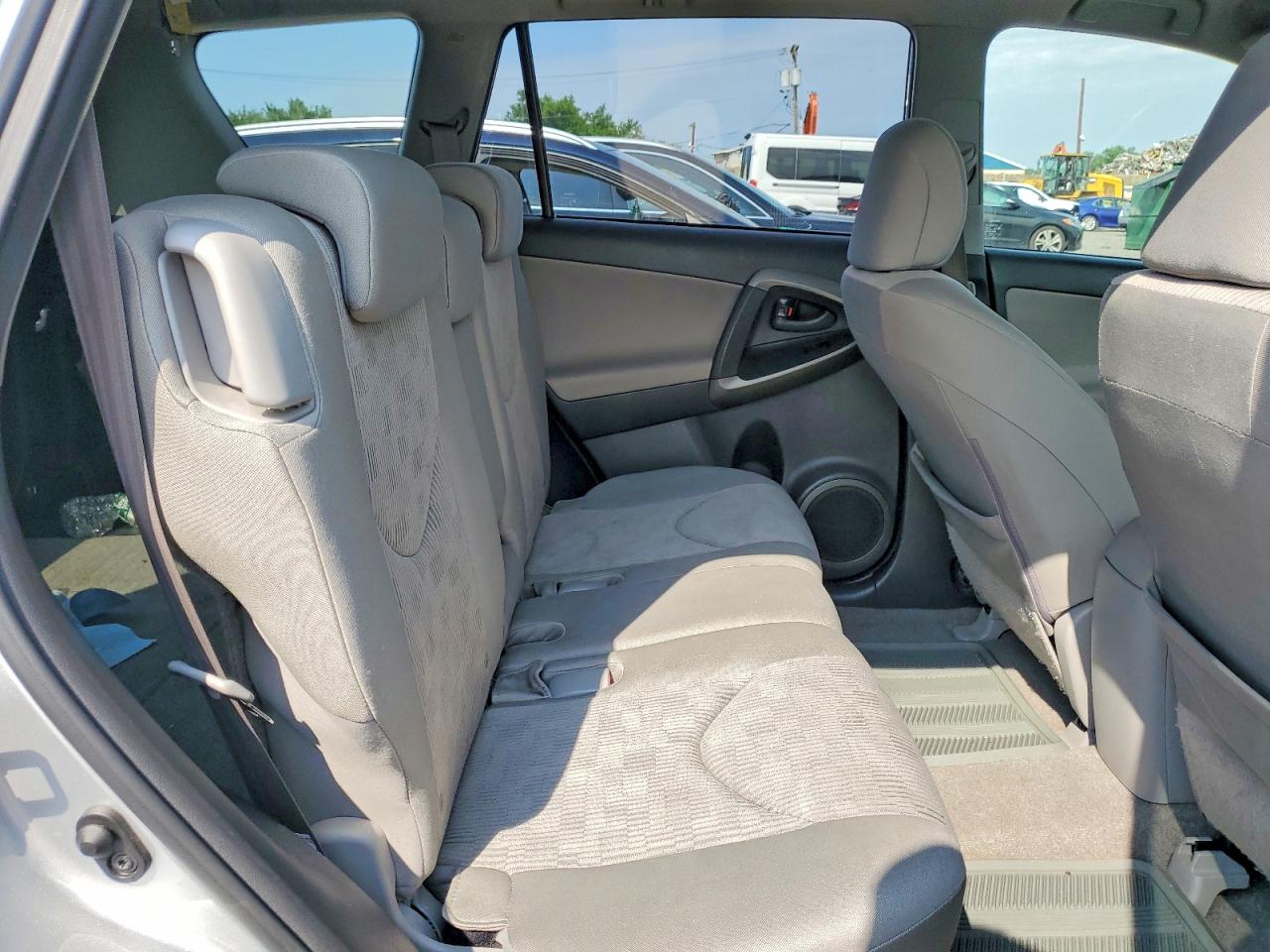 2010 Toyota Rav4 Base Silver vin: JTMBF4DV2A5019660