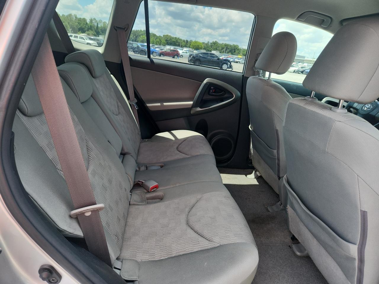 2010 Toyota Rav4 Base Серебряный vin: JTMBF4DV2A5025703