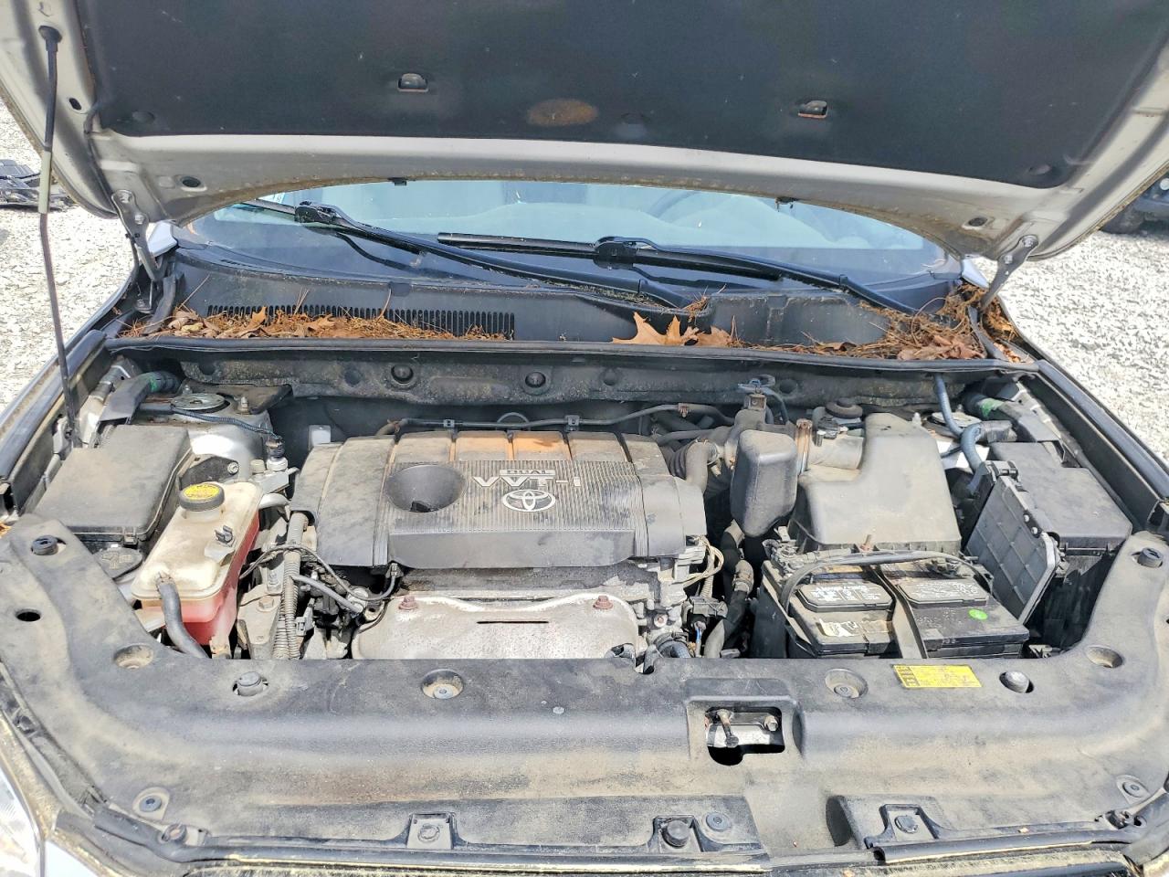 2010 Toyota Rav4 Base Silver vin: JTMBF4DV2A5027323