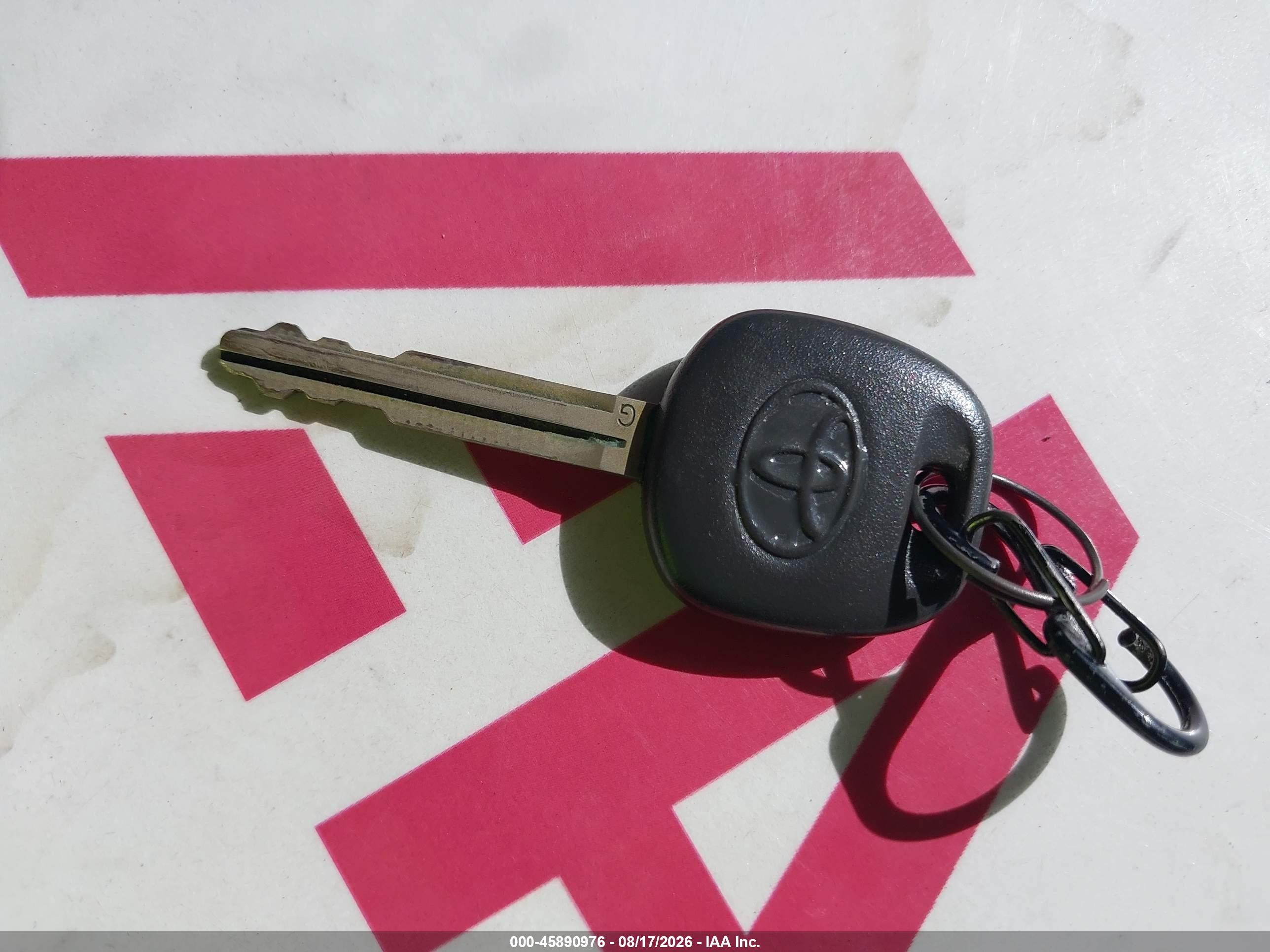 2010 Toyota Rav4   Белый vin: JTMBF4DV2A5031095