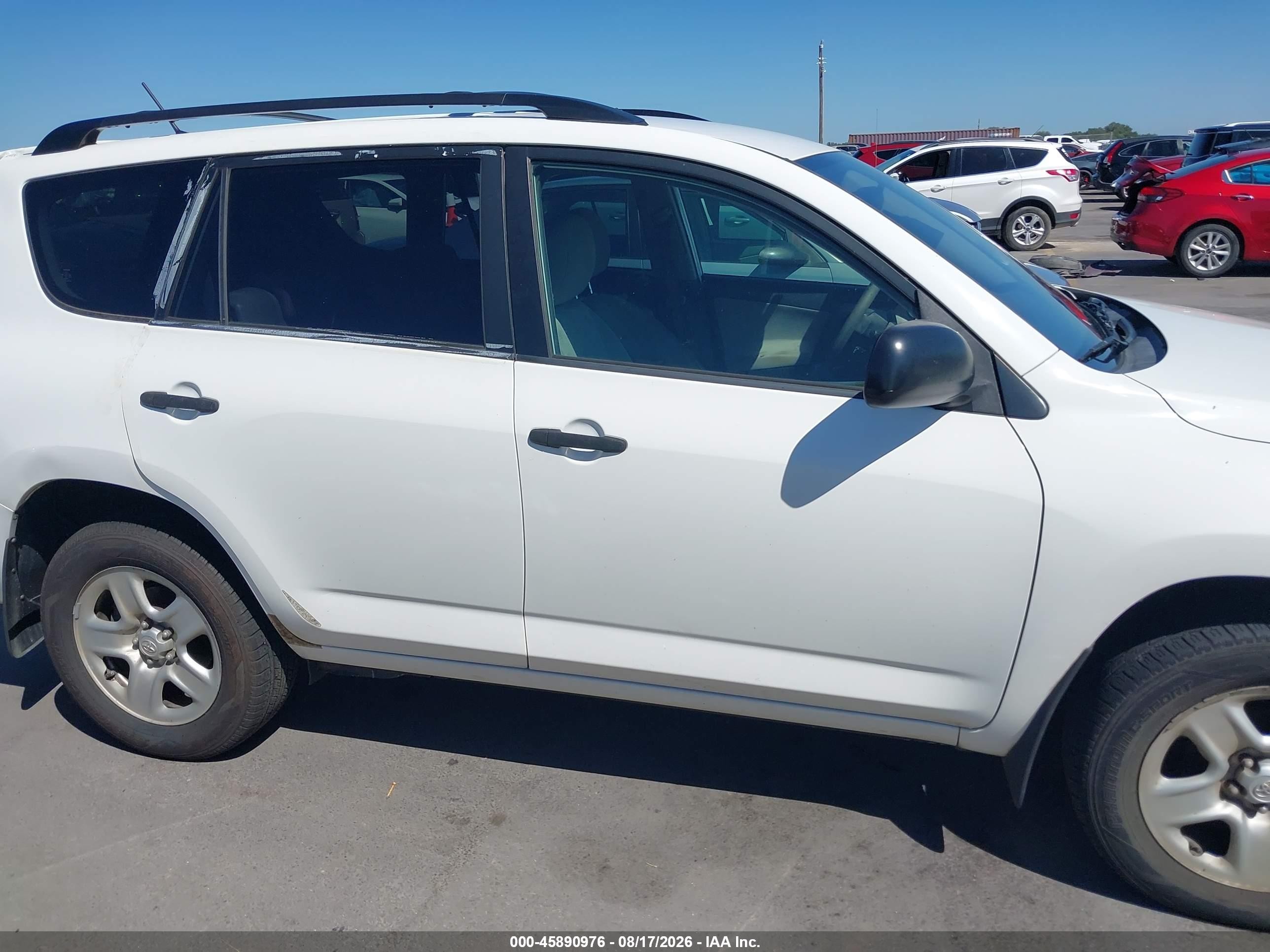 2010 Toyota Rav4   Белый vin: JTMBF4DV2A5031095
