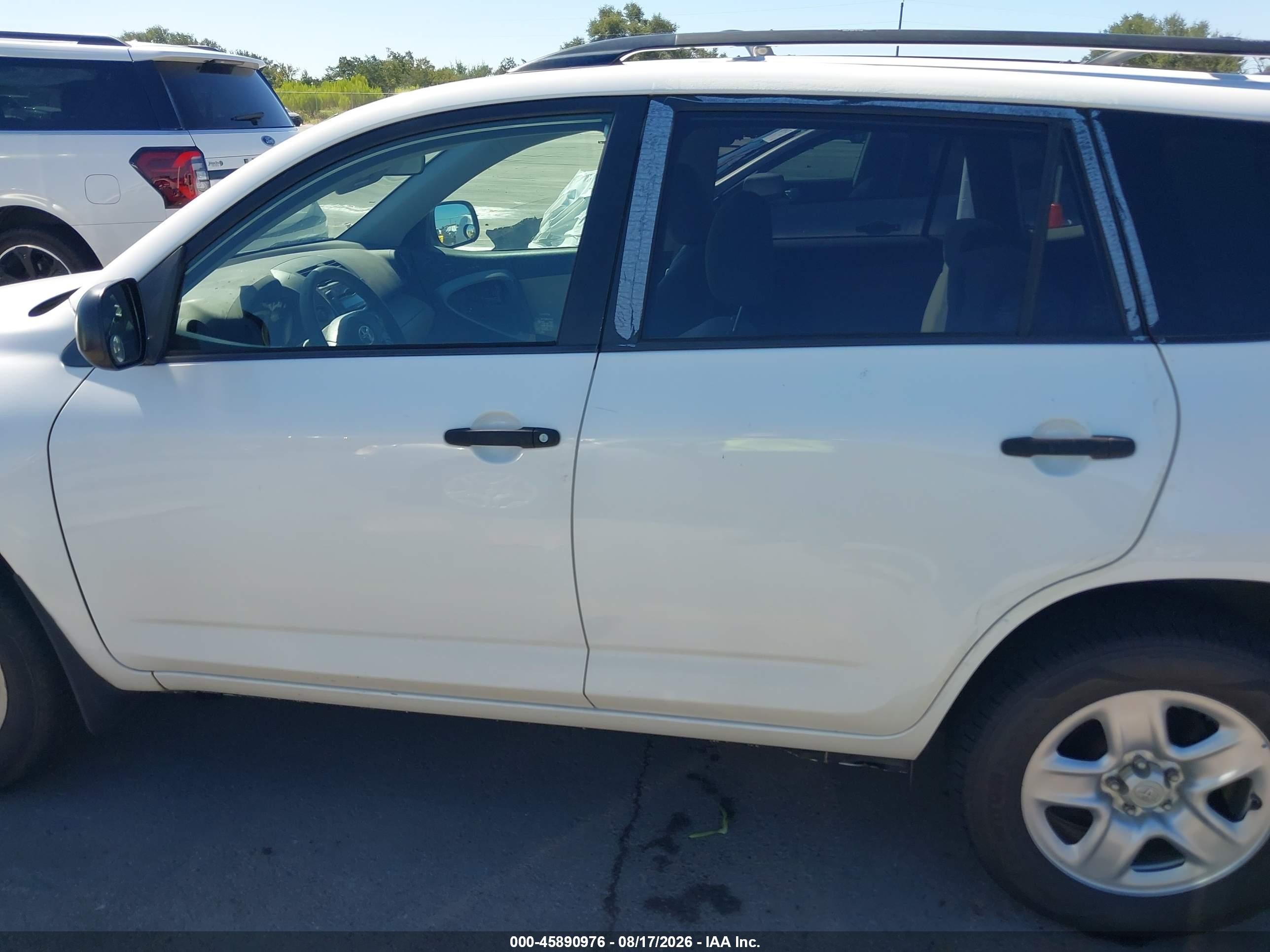 2010 Toyota Rav4   Белый vin: JTMBF4DV2A5031095