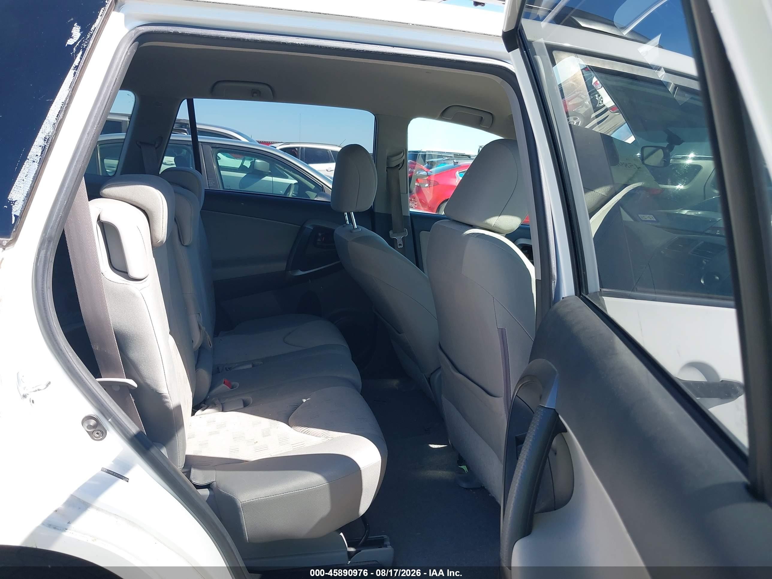 2010 Toyota Rav4   Белый vin: JTMBF4DV2A5031095