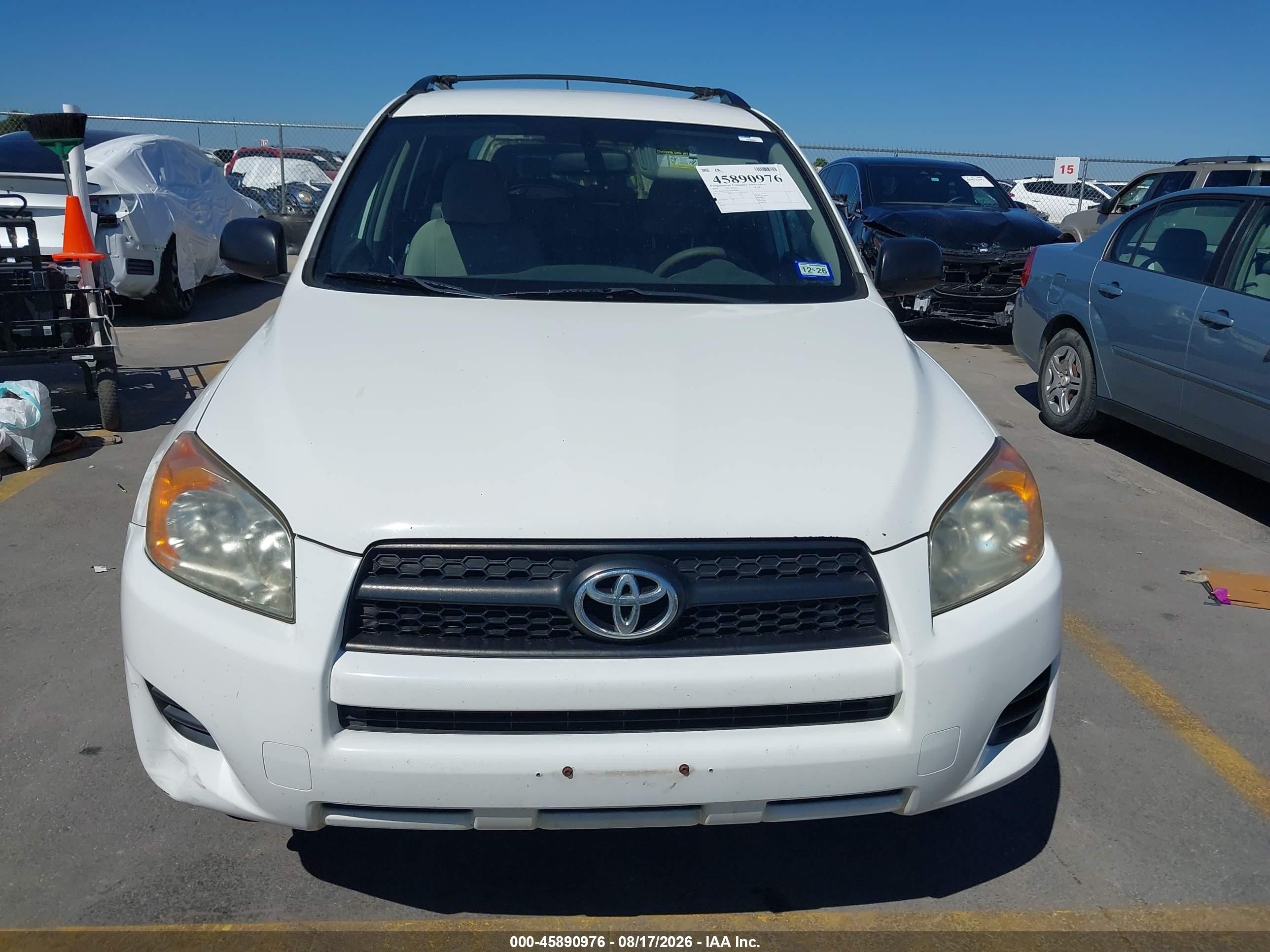 2010 Toyota Rav4   Белый vin: JTMBF4DV2A5031095