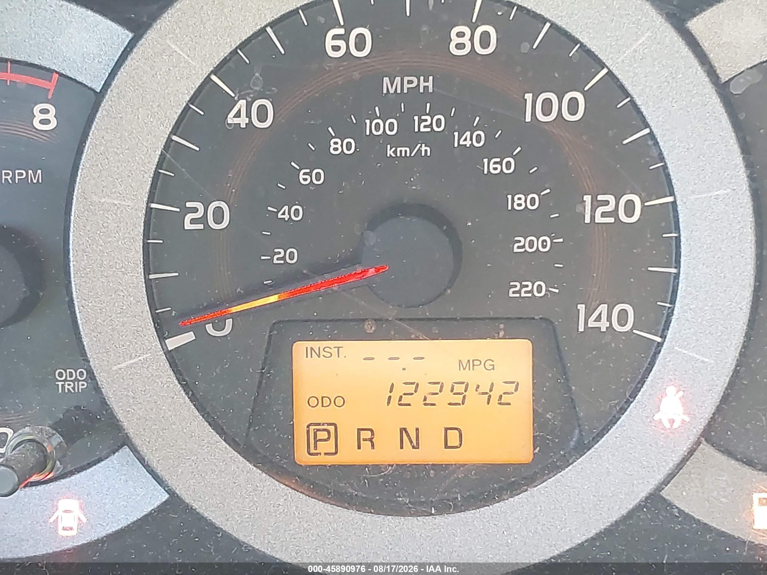 2010 Toyota Rav4   Белый vin: JTMBF4DV2A5031095