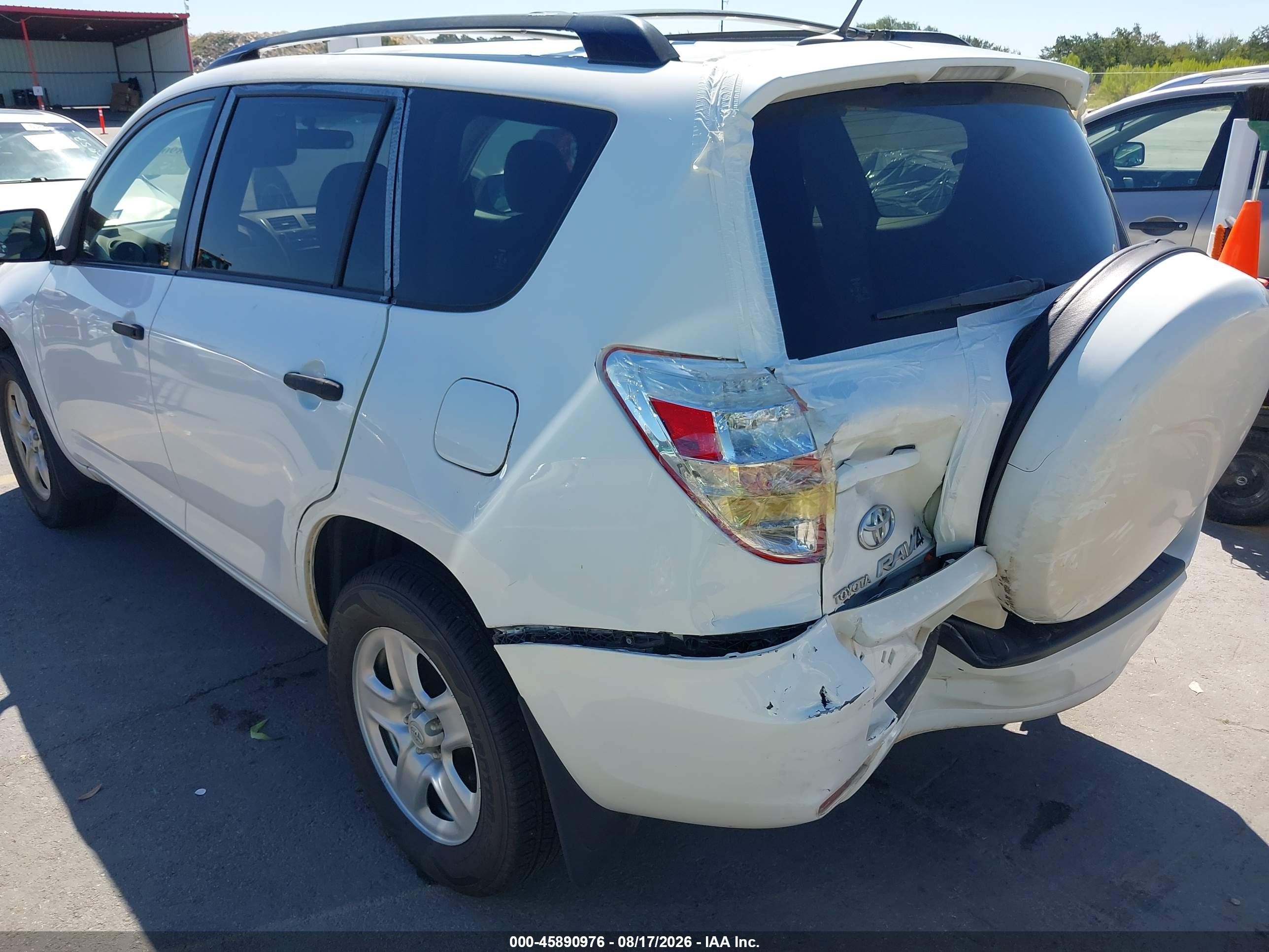 2010 Toyota Rav4   Белый vin: JTMBF4DV2A5031095