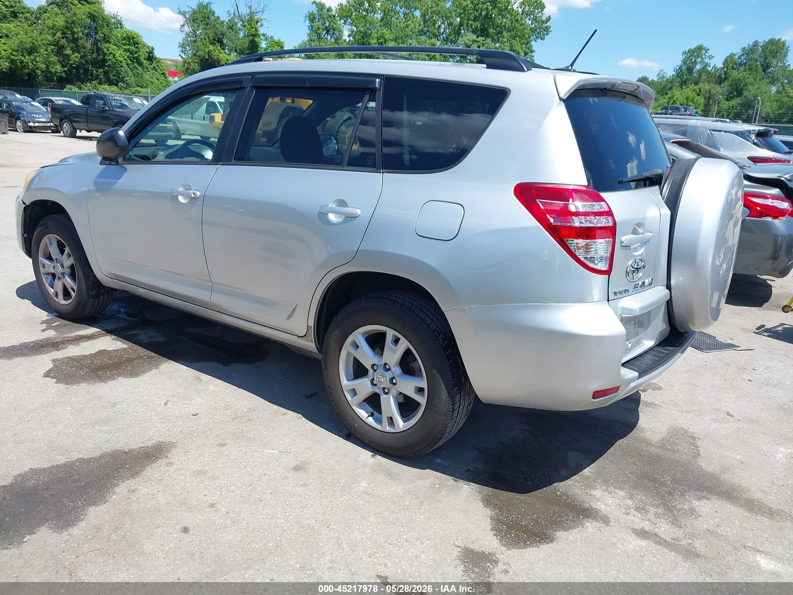 2011 Toyota Rav4   Серебряный vin: JTMBF4DV2B5040462