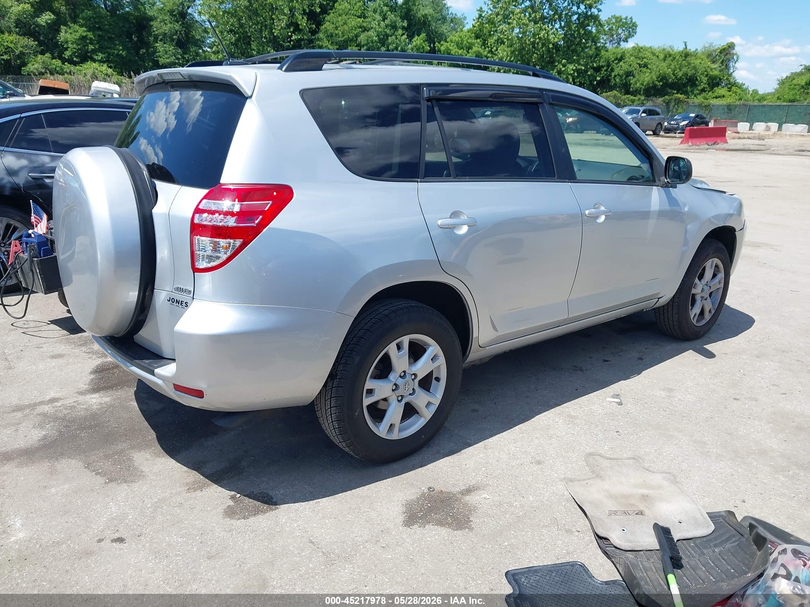 2011 Toyota Rav4   Серебряный vin: JTMBF4DV2B5040462