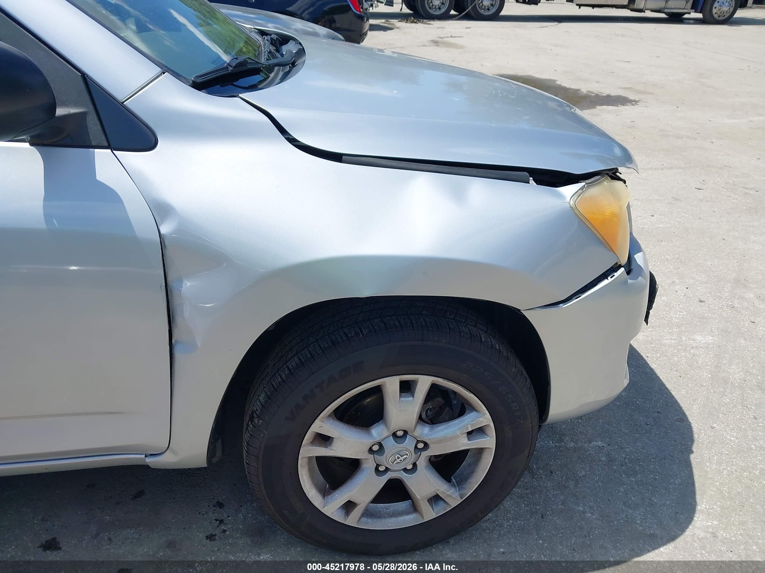 2011 Toyota Rav4   Серебряный vin: JTMBF4DV2B5040462