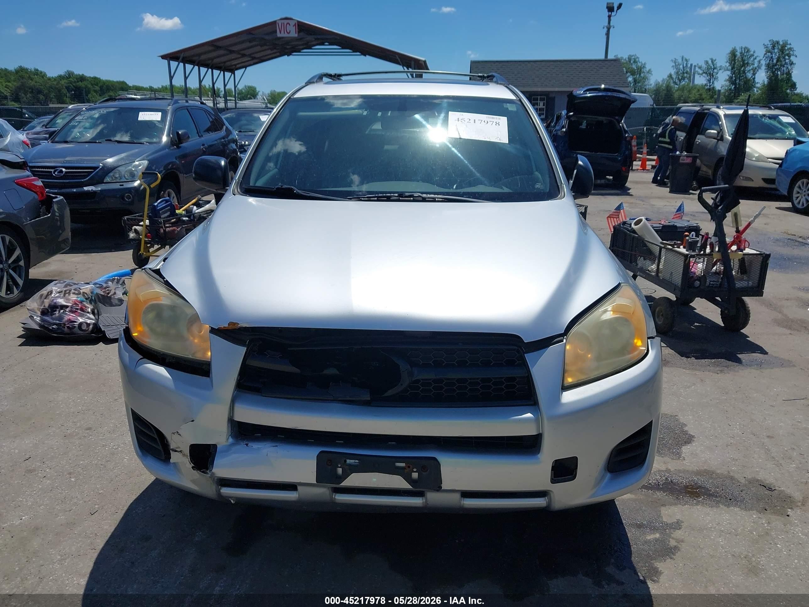 2011 Toyota Rav4   Серебряный vin: JTMBF4DV2B5040462