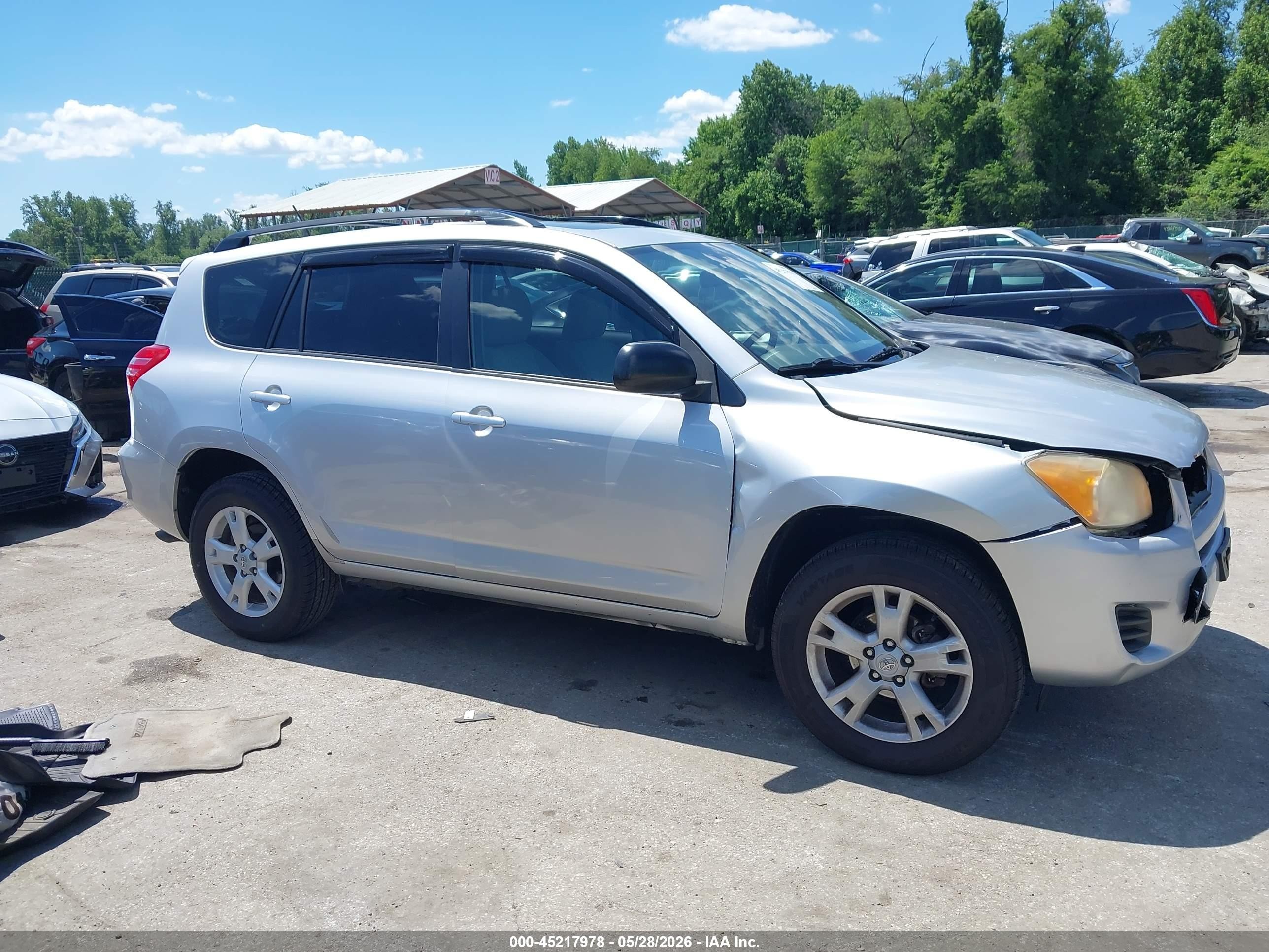 2011 Toyota Rav4   Серебряный vin: JTMBF4DV2B5040462