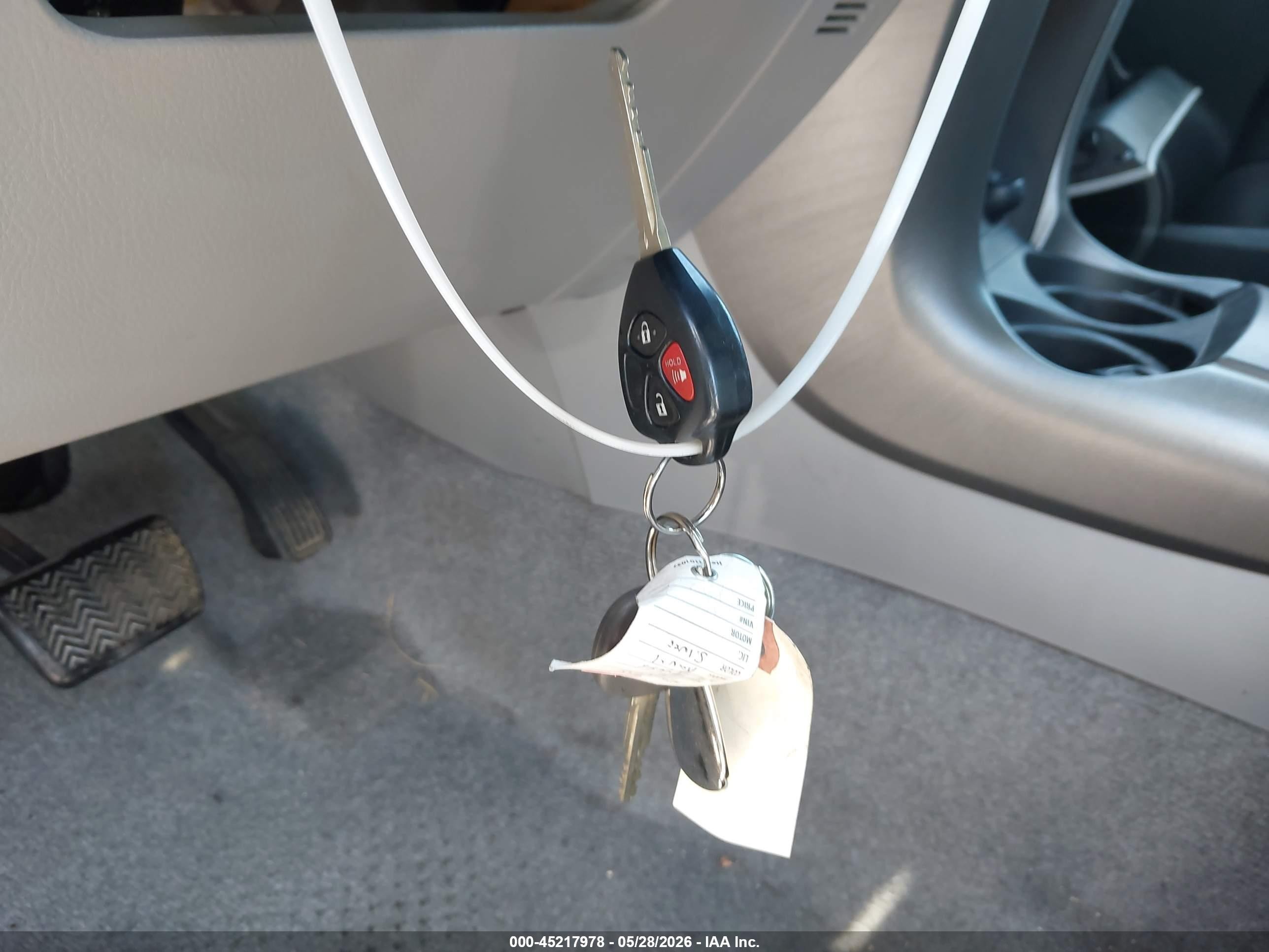 2011 Toyota Rav4   Серебряный vin: JTMBF4DV2B5040462