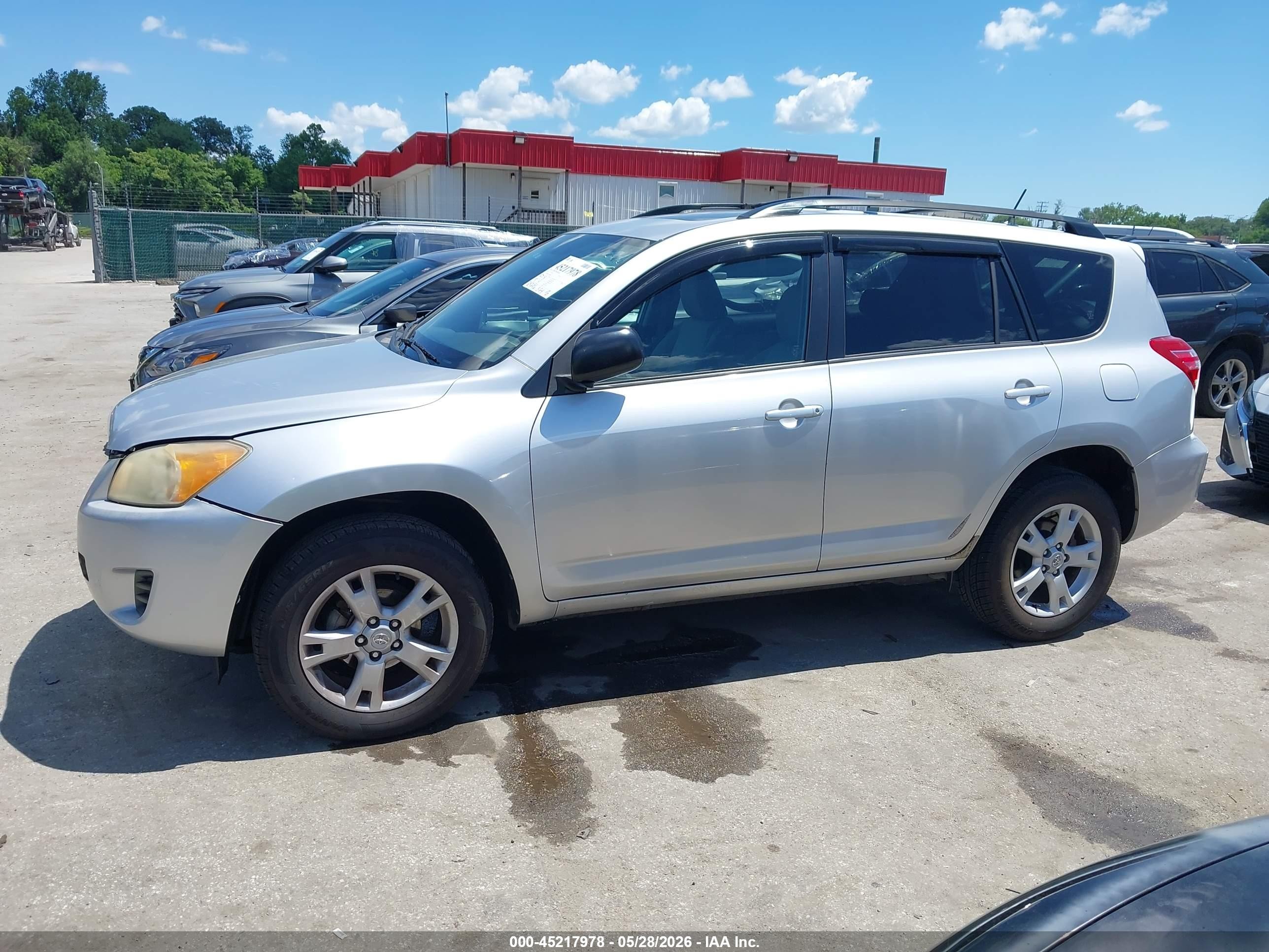 2011 Toyota Rav4   Серебряный vin: JTMBF4DV2B5040462
