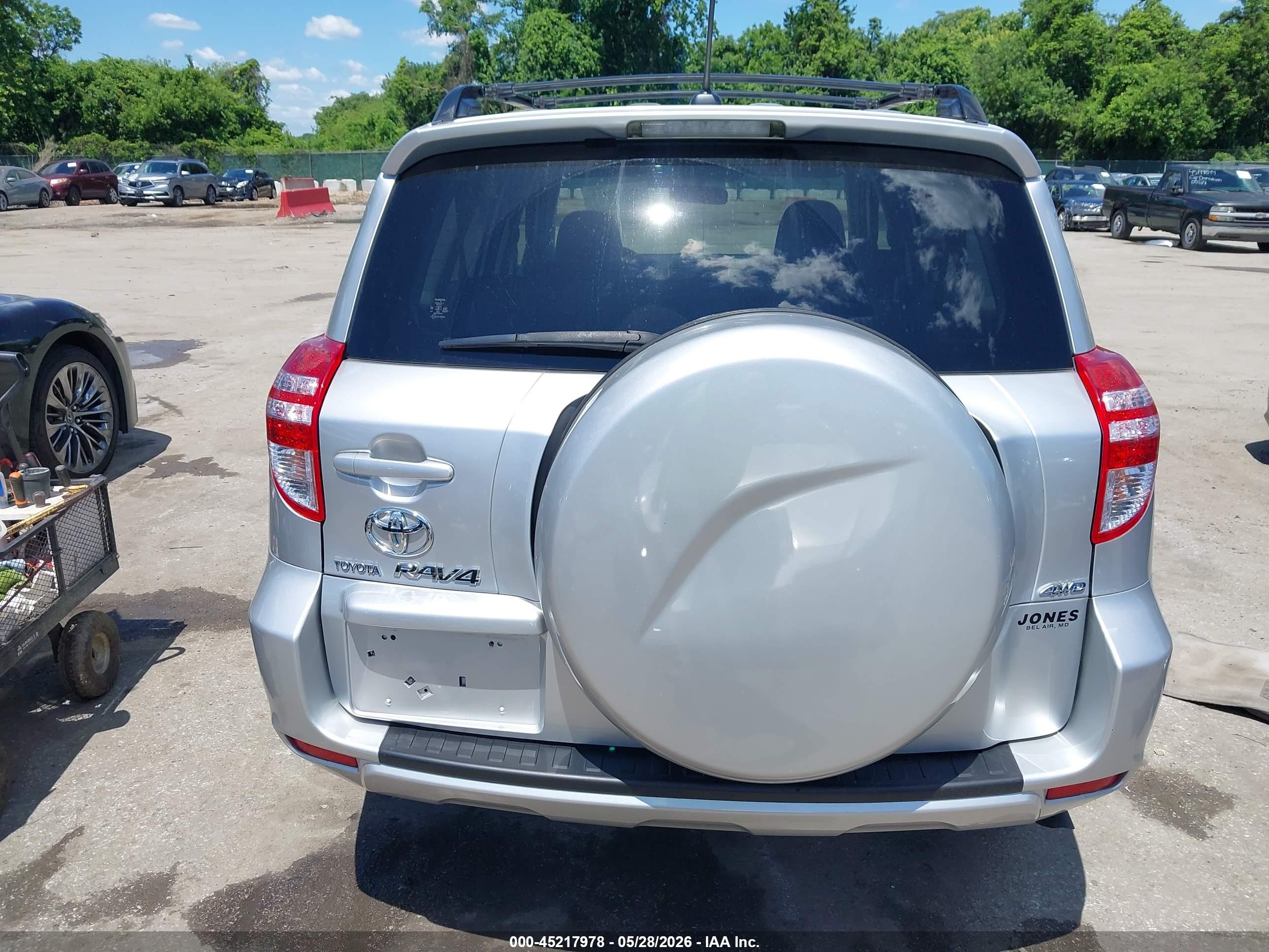 2011 Toyota Rav4   Серебряный vin: JTMBF4DV2B5040462
