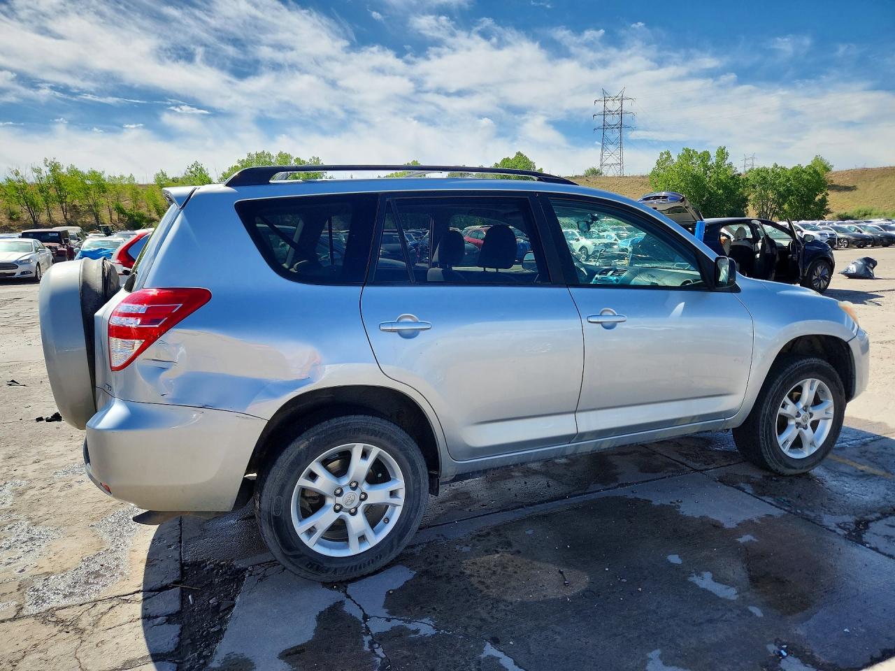 2011 Toyota Rav4 Base Silver vin: JTMBF4DV2BD041939