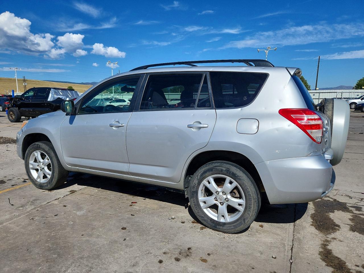 2011 Toyota Rav4 Base Silver vin: JTMBF4DV2BD041939