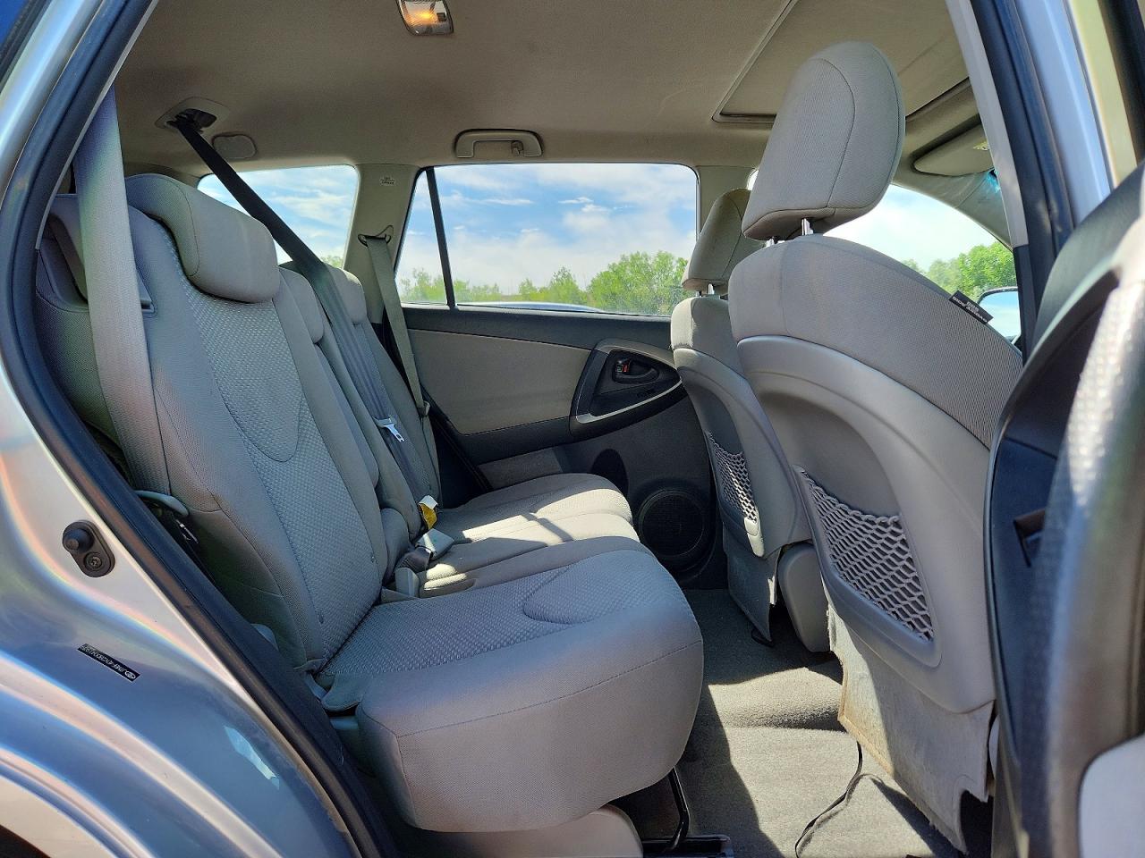 2011 Toyota Rav4 Base Silver vin: JTMBF4DV2BD041939